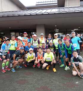 スタート前の集合写真。